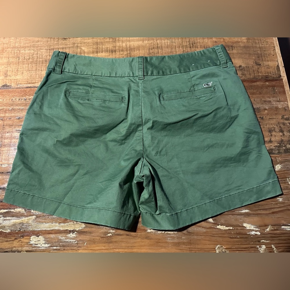 Women’s Vineyard Vine Green Shorts w/5 inch inseam..EUC